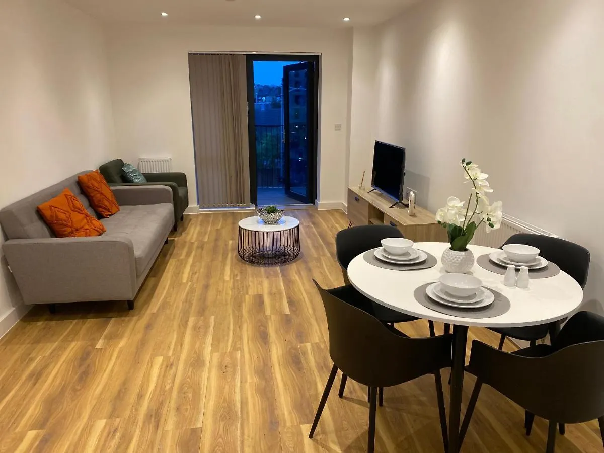 Triple T Homes Cosy 2 Bedroom Apartment With Balcony Ilford 0*,  United Kingdom