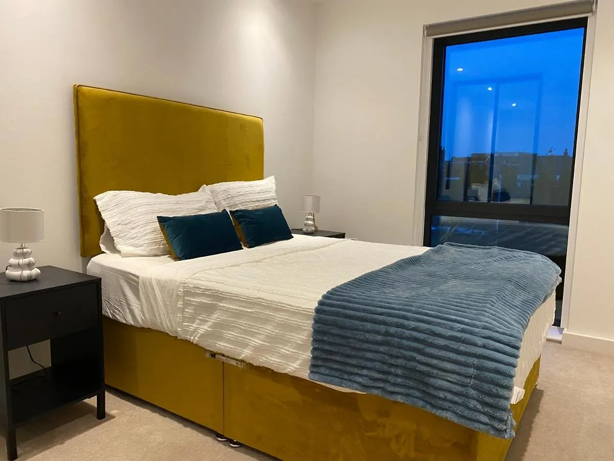 Triple T Homes Cosy 2 Bedroom Apartment With Balcony Ilford