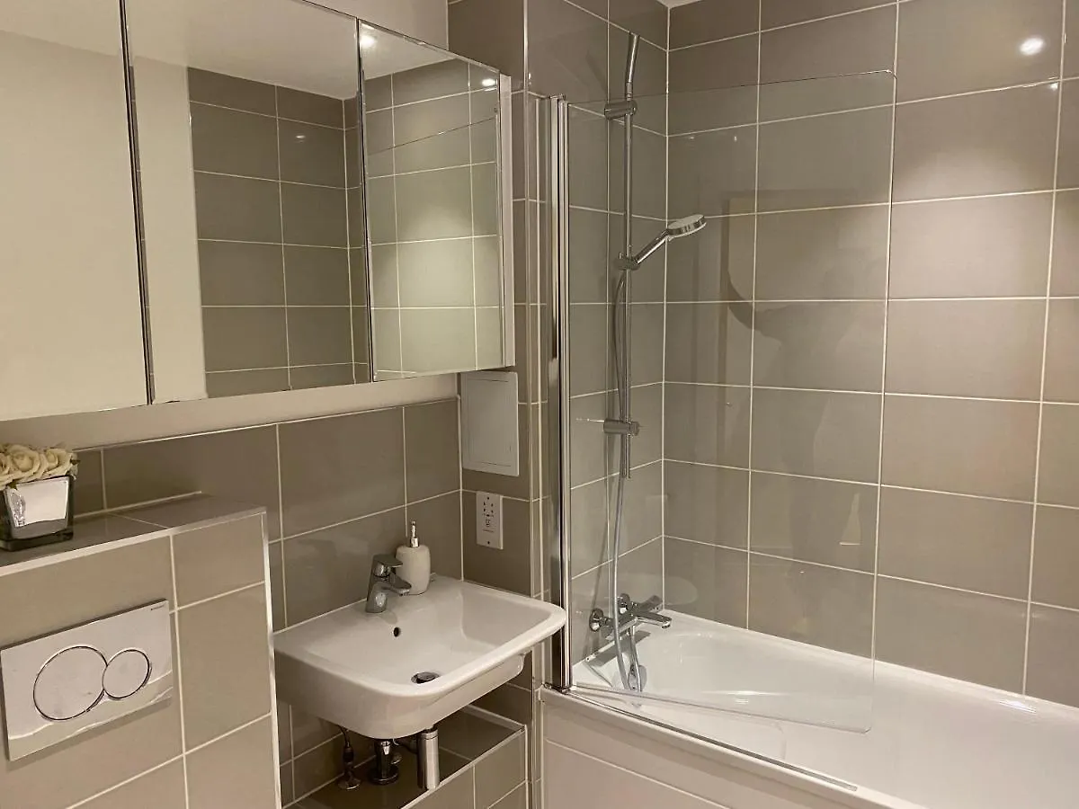 Triple T Homes Cosy 2 Bedroom Apartment With Balcony Ilford