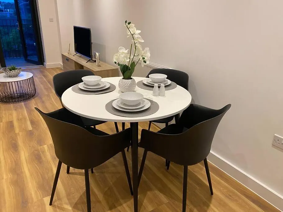 Triple T Homes Cosy 2 Bedroom Apartment With Balcony Ilford United Kingdom