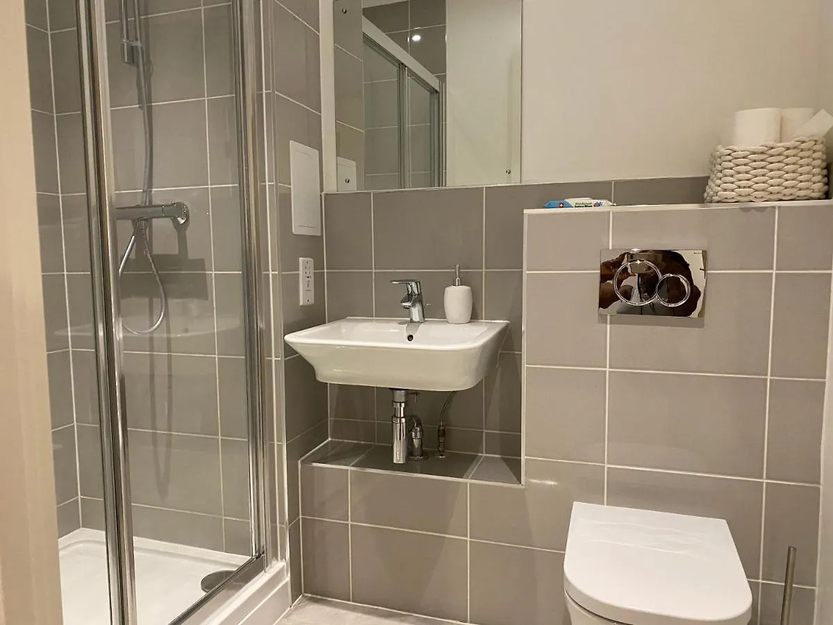Triple T Homes Cosy 2 Bedroom Apartment With Balcony Ilford 0*,